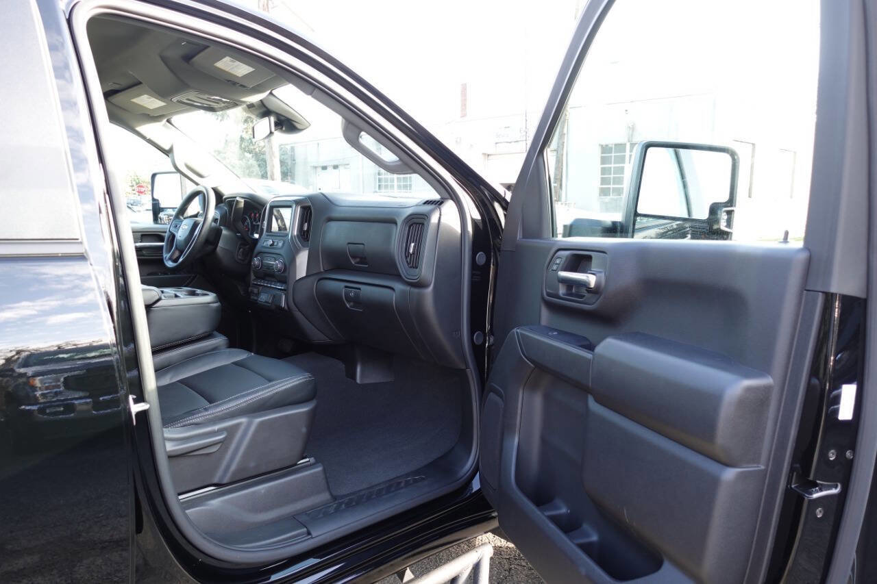 Used 2025 Chevrolet Silverado 2500 Custom w/ Custom Value Package image 27