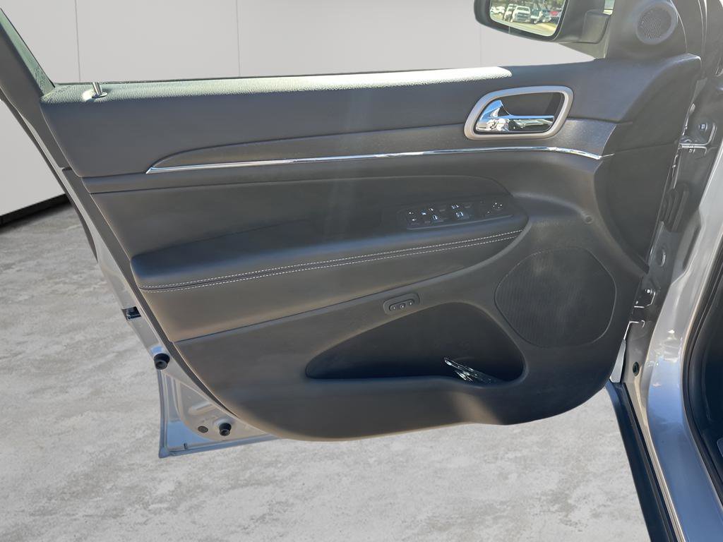 Used 2017 Jeep Grand Cherokee Limited w/ Trailer Tow Group IV image 25