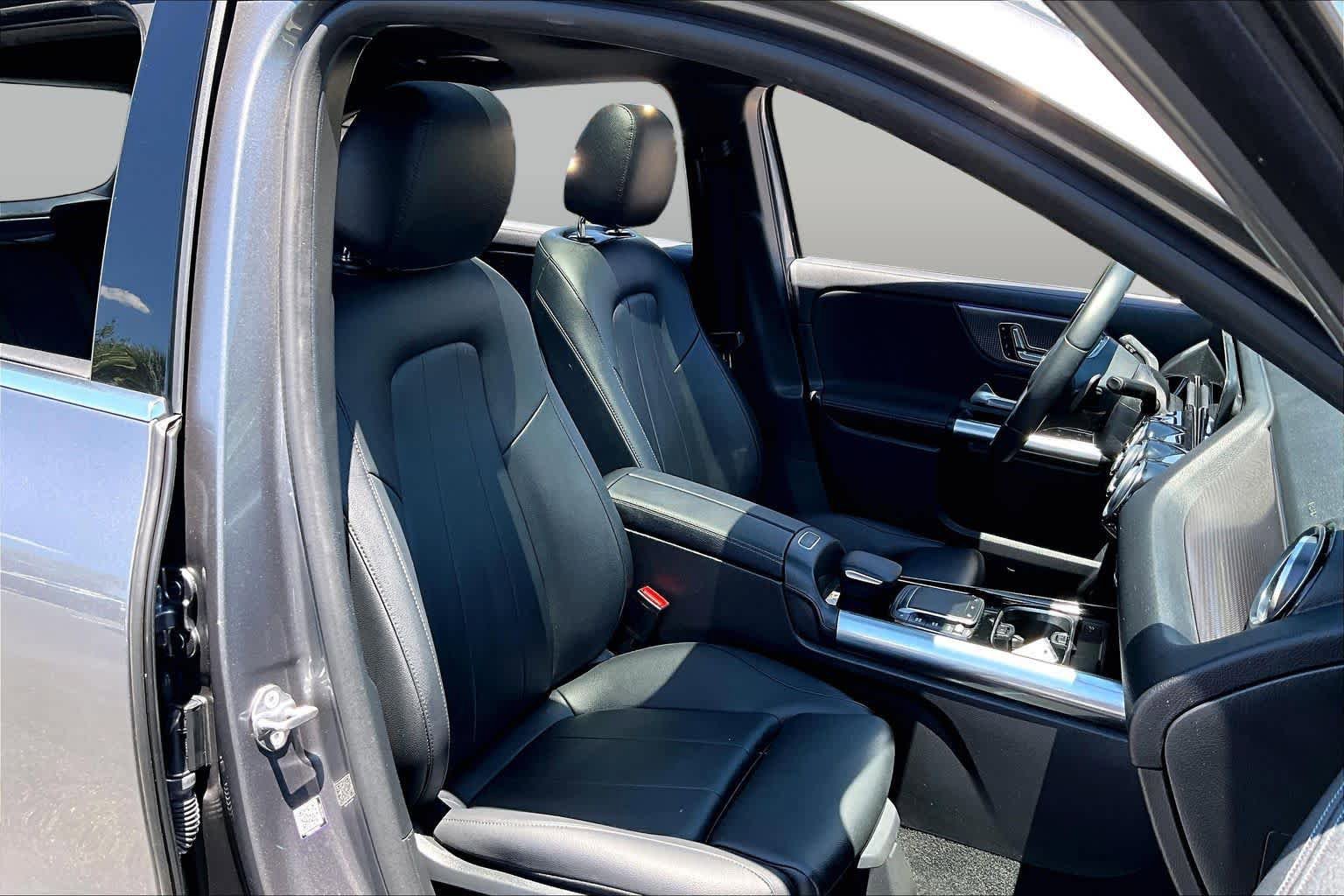 Used 2023 Mercedes-Benz GLA 250 4MATIC w/ Premium Package image 9
