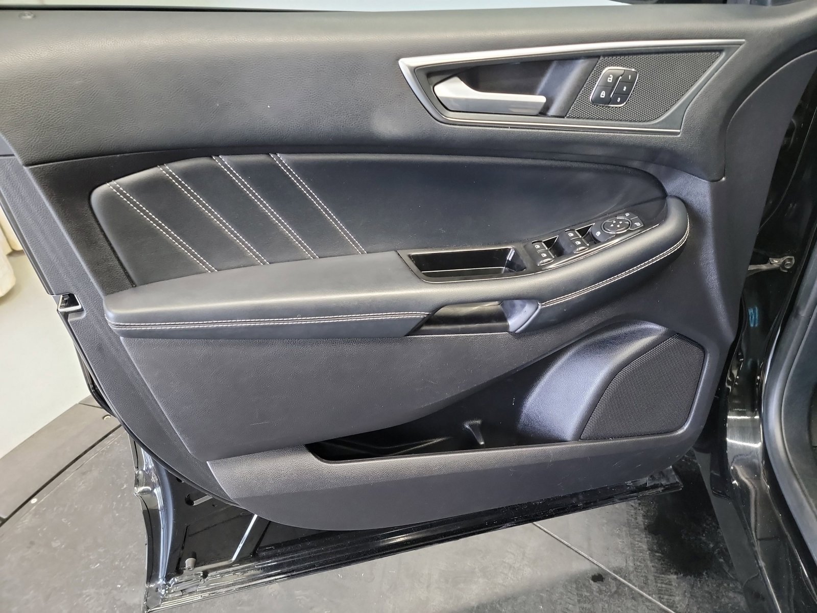 Used 2018 Ford Edge Sport w/ Technology Package AWD/4WD image 13
