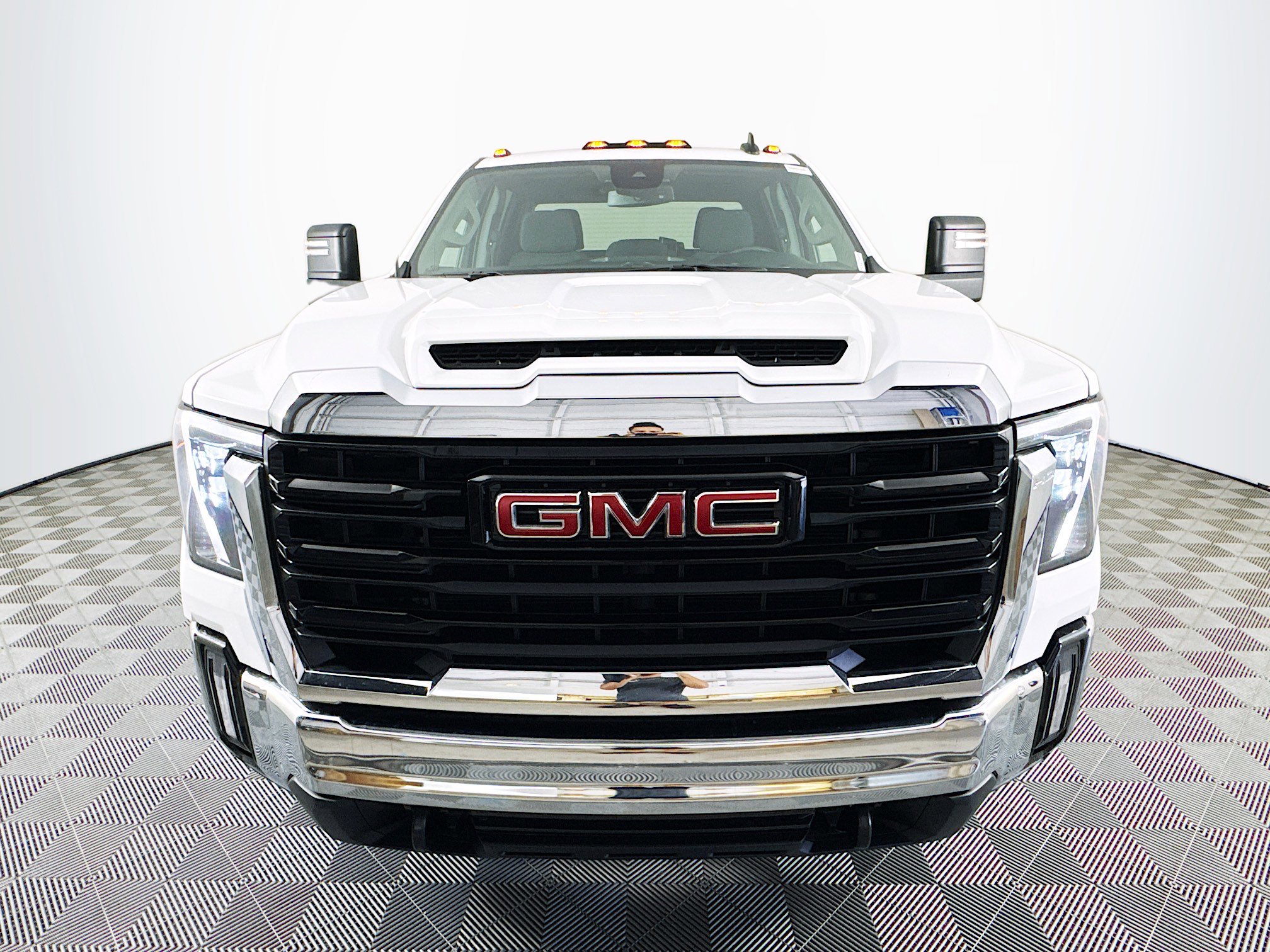 Used 2024 GMC Sierra 3500 Pro image 2