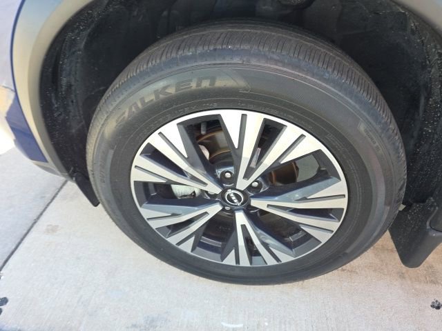 Used 2023 Nissan Rogue SV image 10