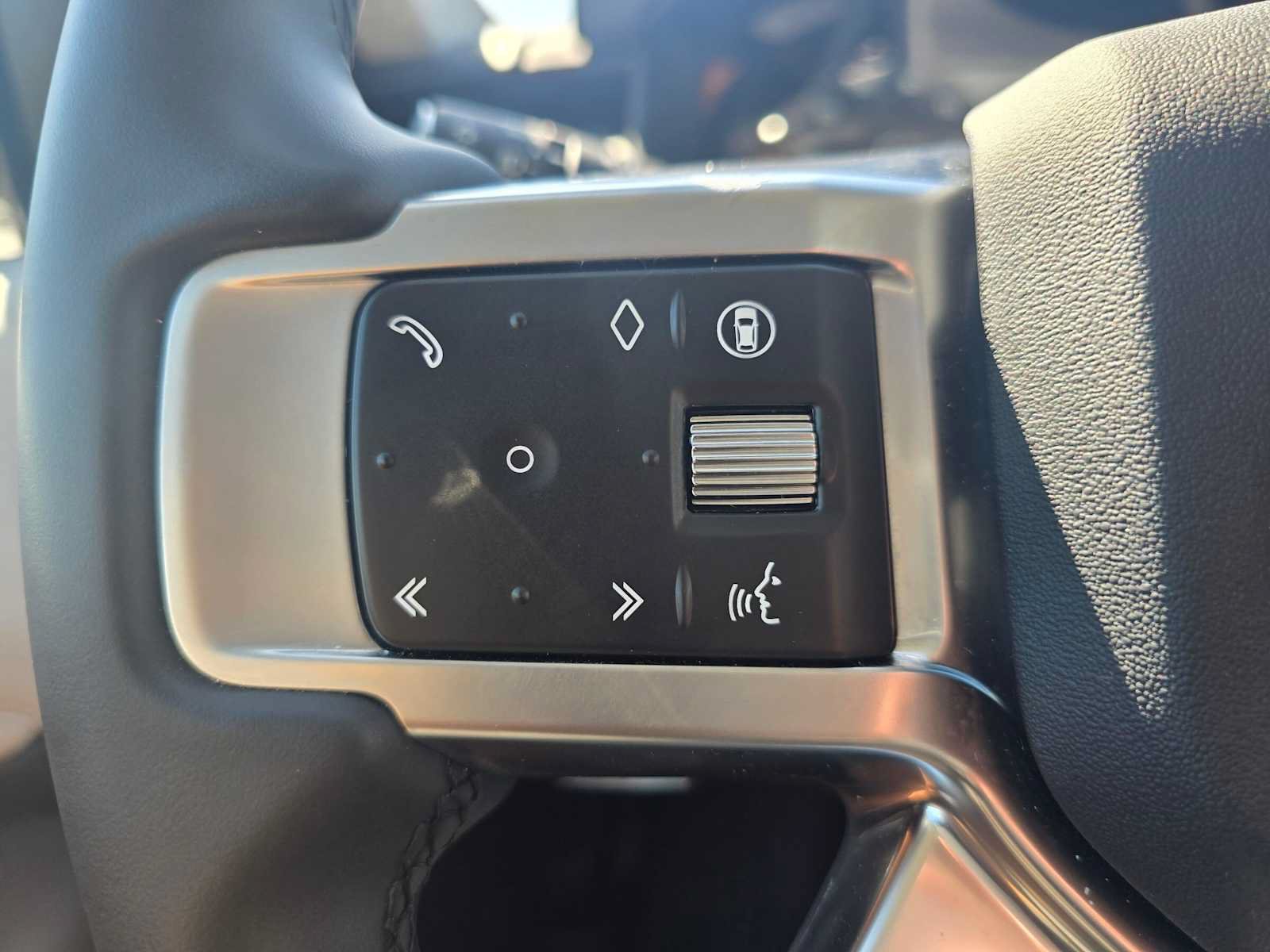 Used 2025 Land Rover Discovery S AWD/4WD image 36