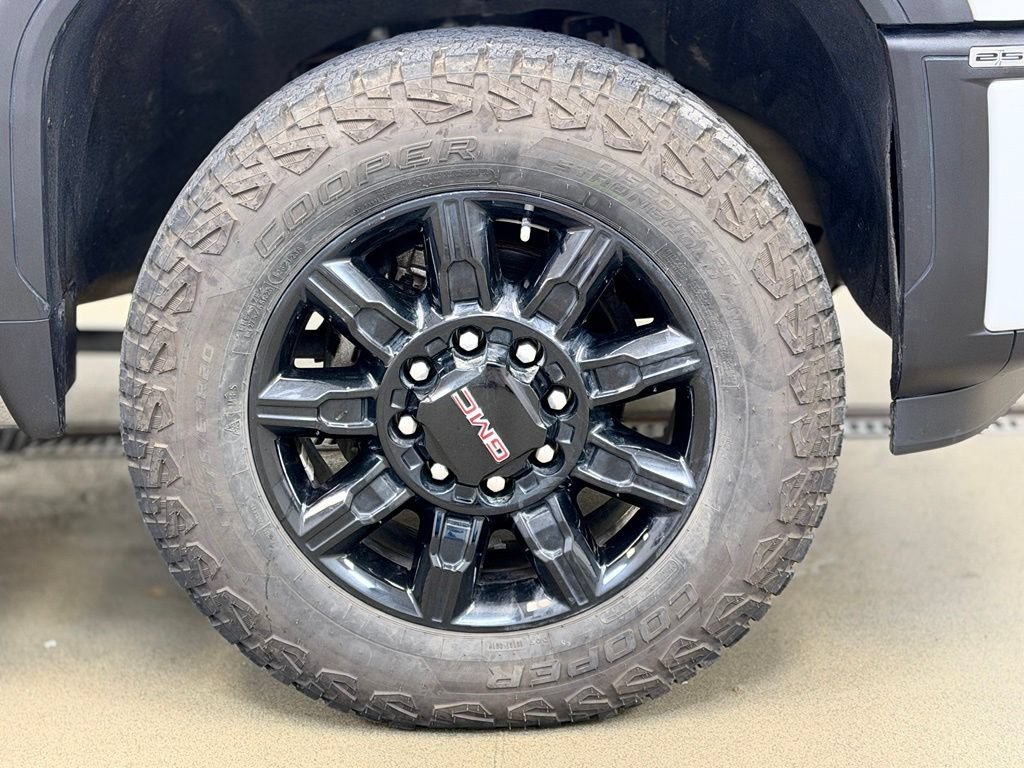 Used 2024 GMC Sierra 2500 AT4 w/ AT4 Premium Plus Package AWD/4WD image 4