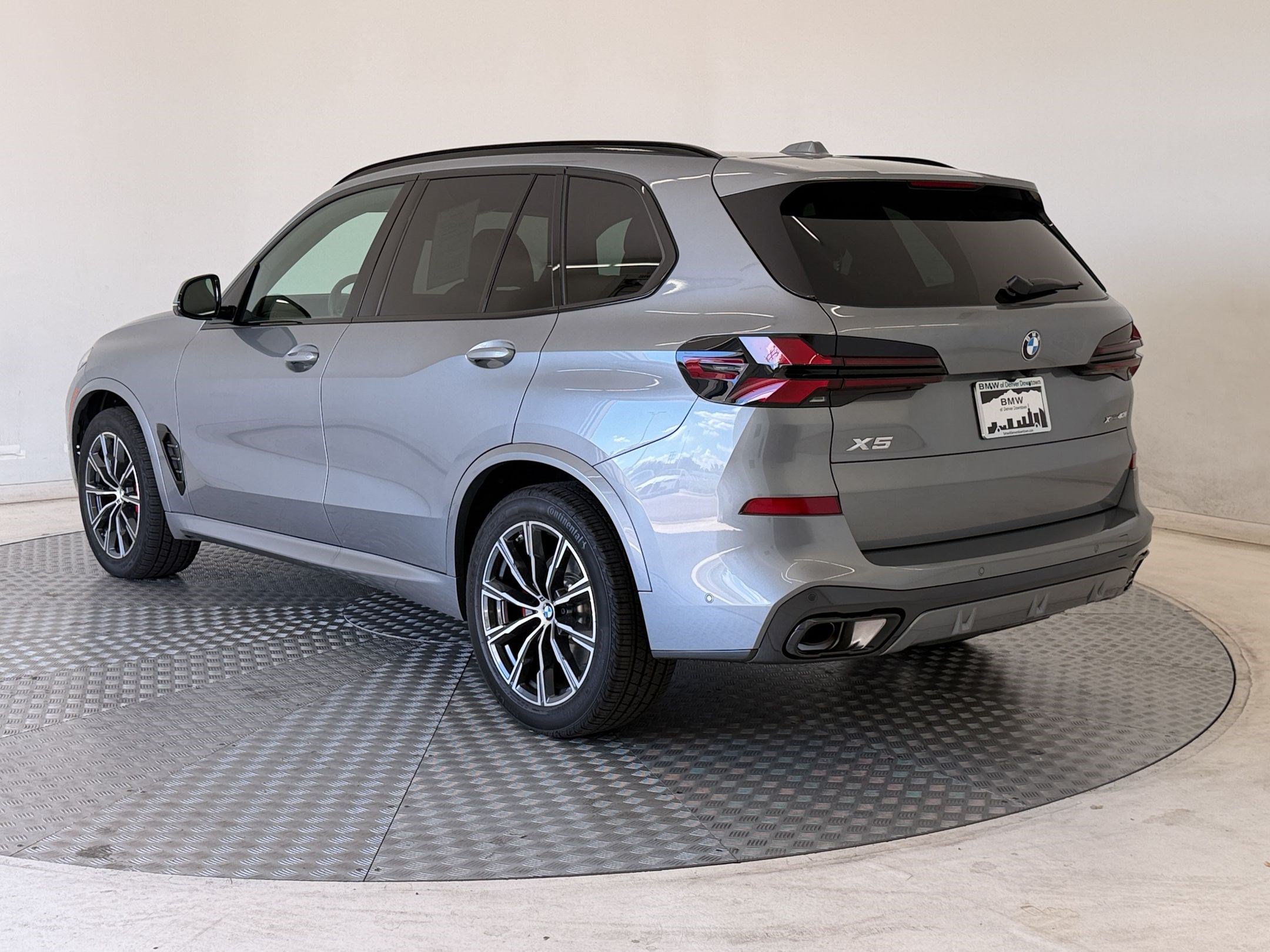 Used 2026 BMW X5 xDrive40i w/ M Sport Package AWD/4WD image 3