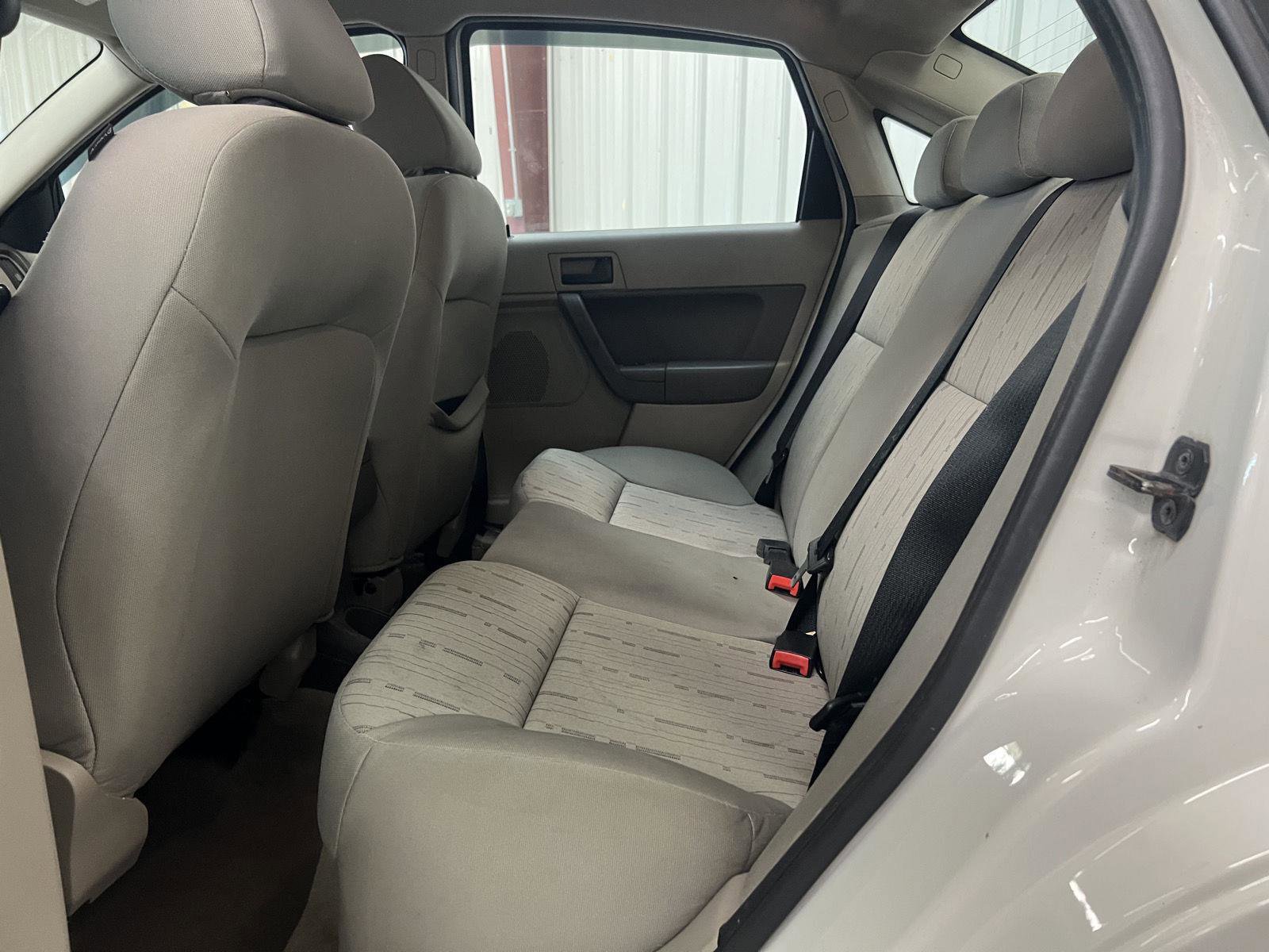 Used 2010 Ford Focus SE image 32