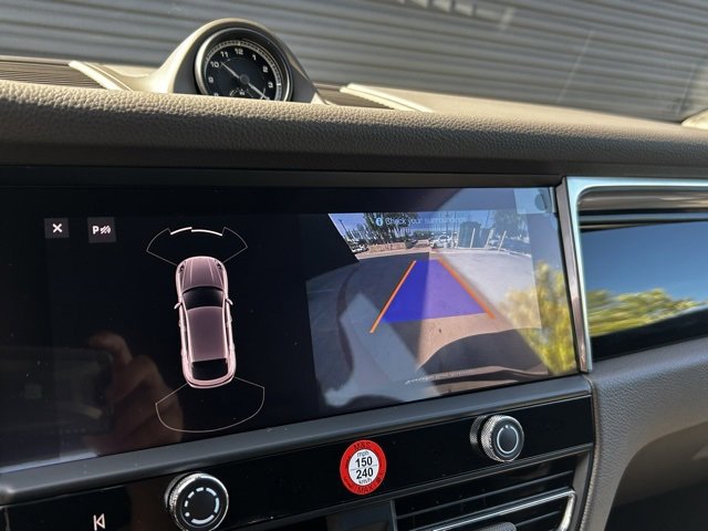 Certified 2025 Porsche Macan image 34
