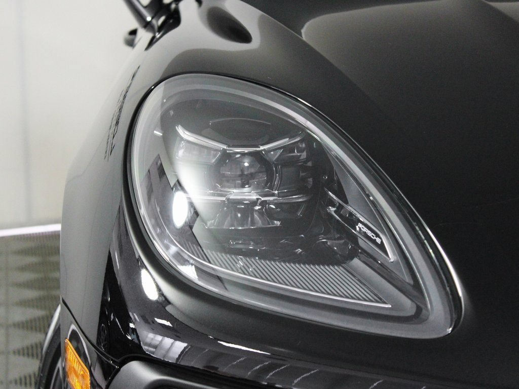 Certified 2026 Porsche Macan AWD/4WD image 11