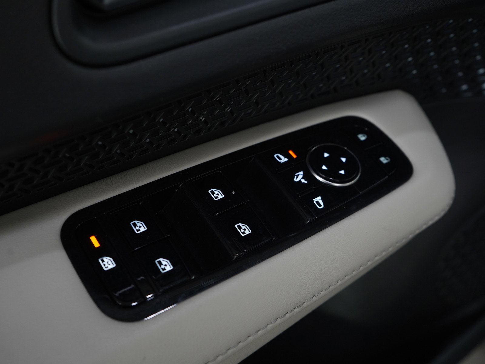 Used 2023 Nissan Ariya AWD image 22