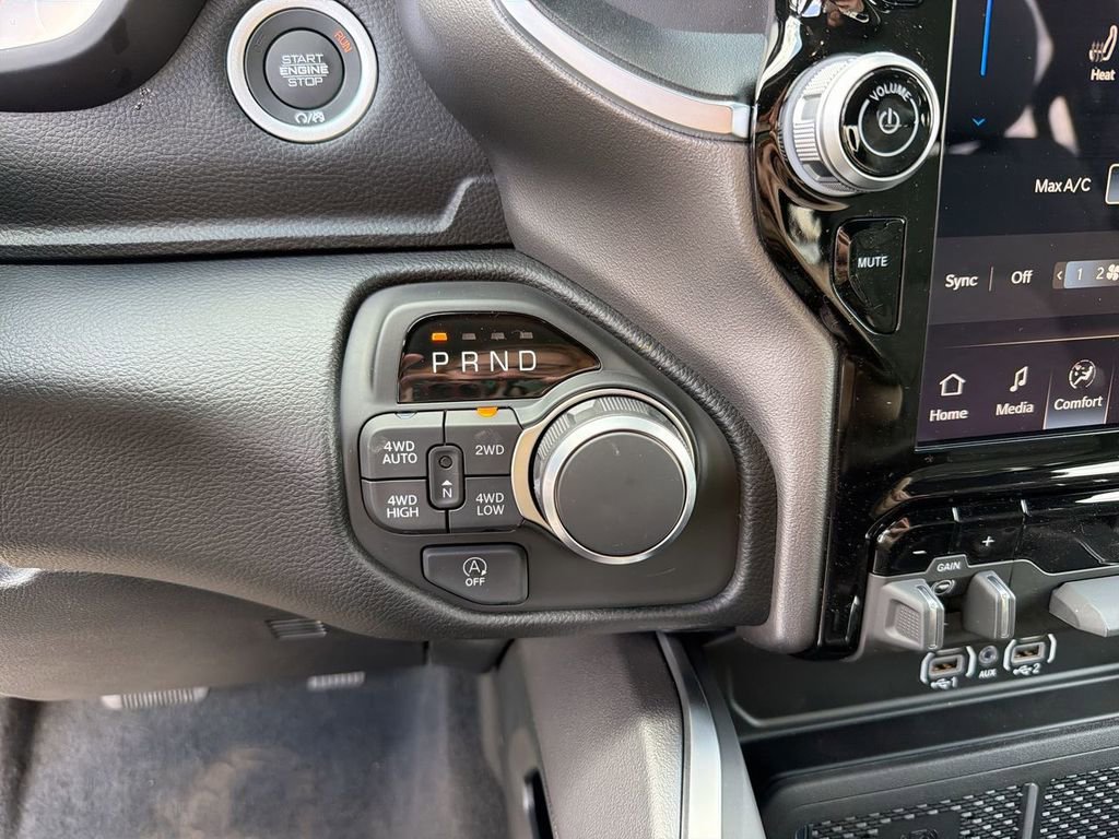 New 2026 RAM 1500 4x4 Crew Cab image 27