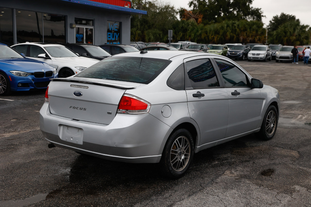 Used 2010 Ford Focus SE image 11