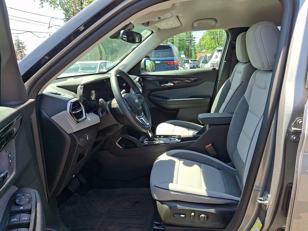 Used 2026 Chevrolet TrailBlazer LT w/ Convenience Package FWD image 13