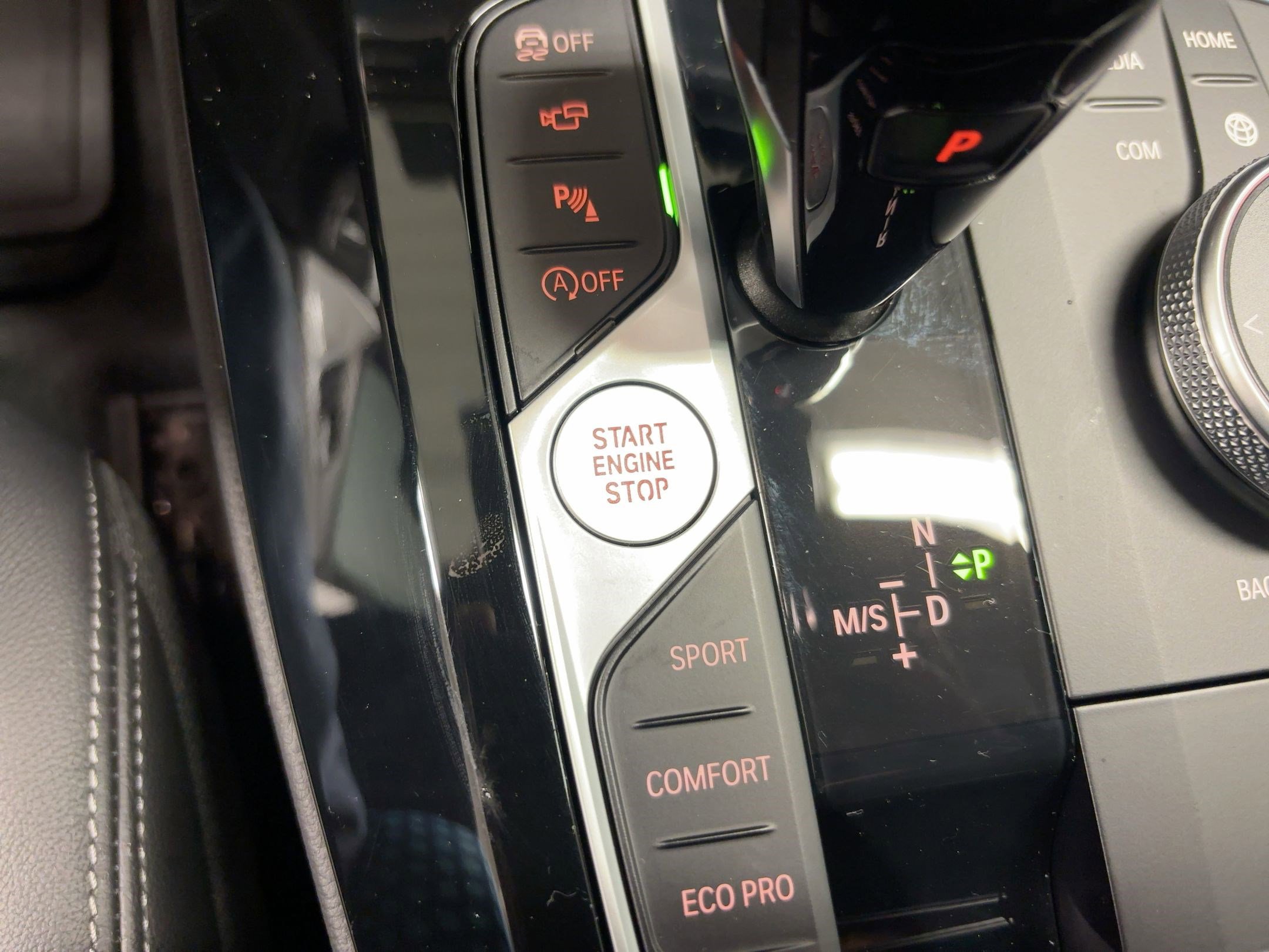 Certified 2025 BMW X4 xDrive30i w/ Premium Package image 27