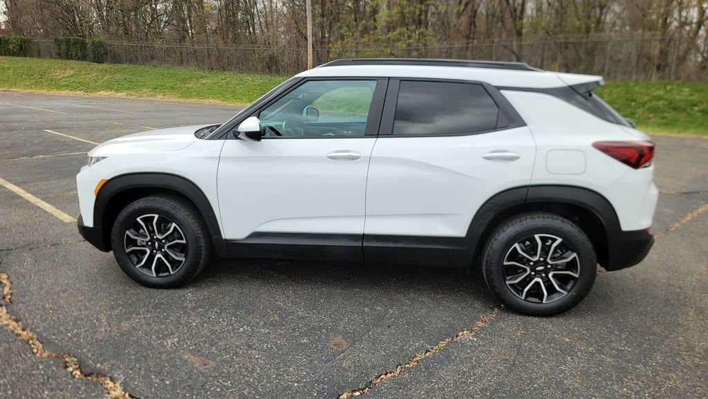 Used 2023 Chevrolet TrailBlazer ACTIV w/ Sun and Liftgate Package image 6