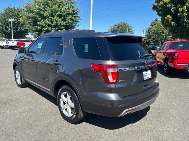 Used 2017 Ford Explorer XLT w/ Equipment Group 202A AWD/4WD image 3