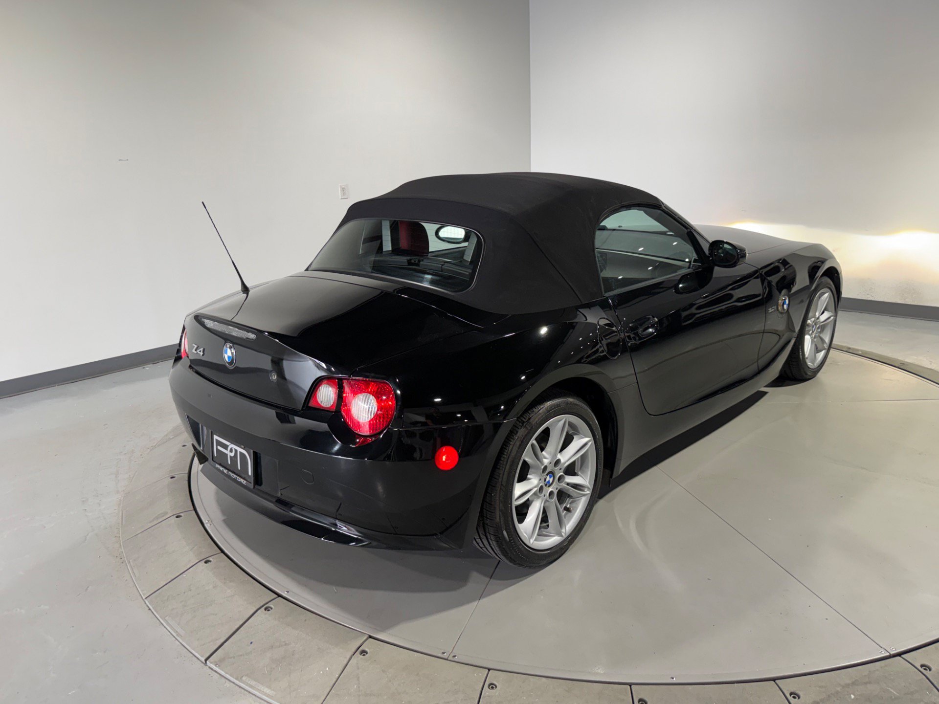 Used 2005 BMW Z4 3.0i RWD image 10