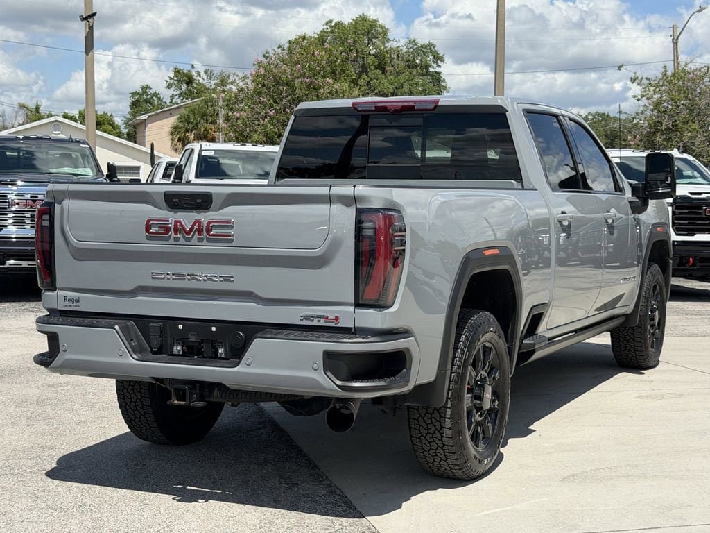 Used 2025 GMC Sierra 2500 AT4 w/ AT4 Premium Plus Package AWD/4WD image 5