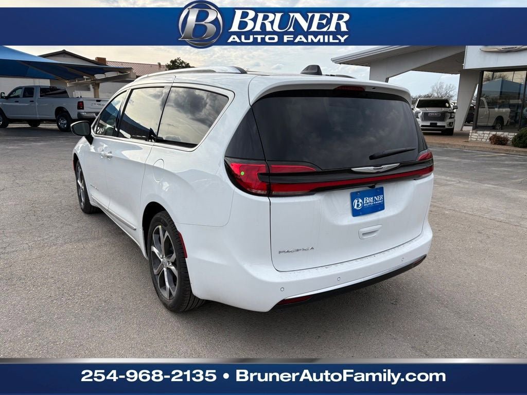 New 2026 Chrysler Pacifica Pinnacle image 8