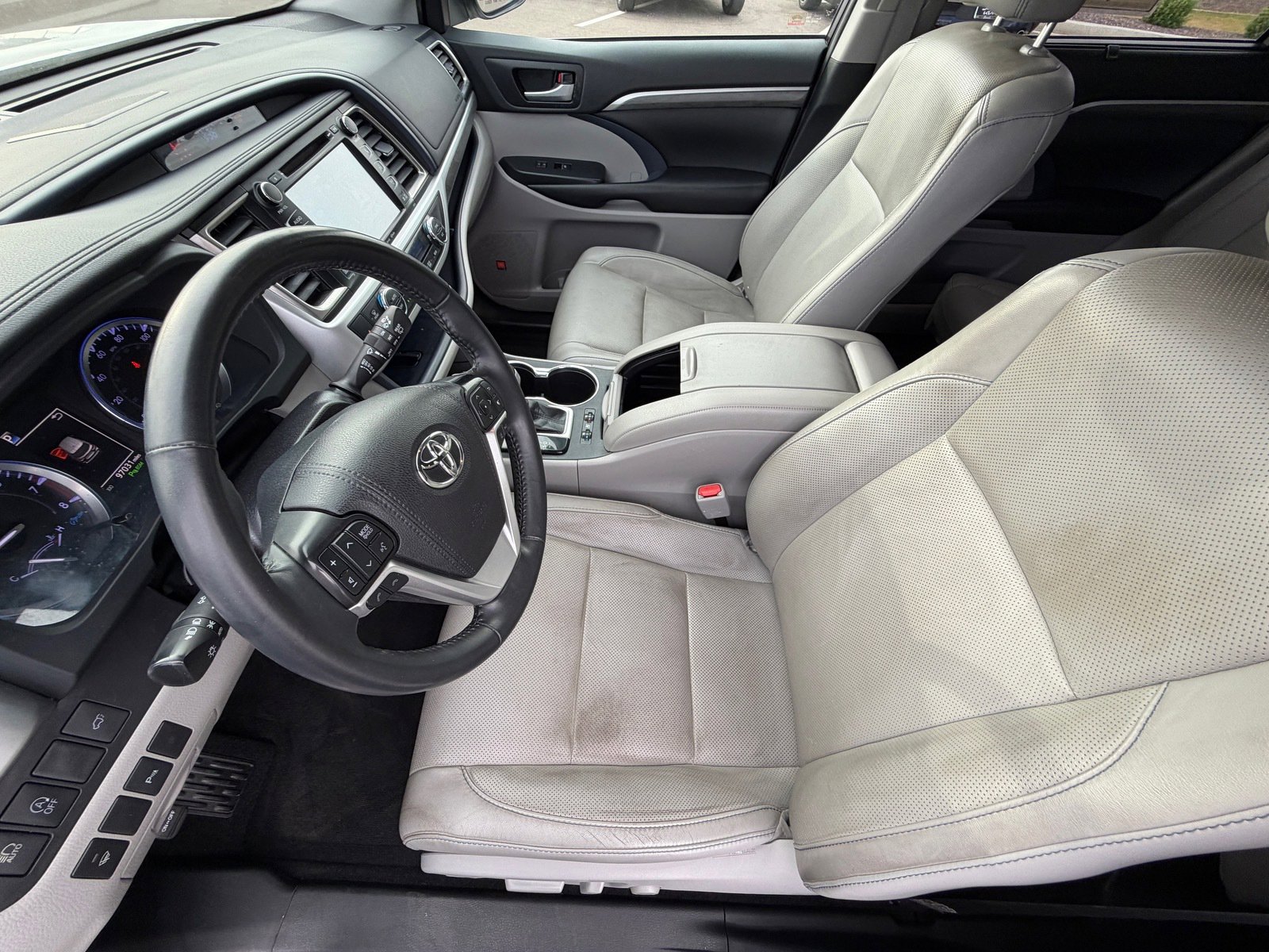 Used 2019 Toyota Highlander Limited image 16