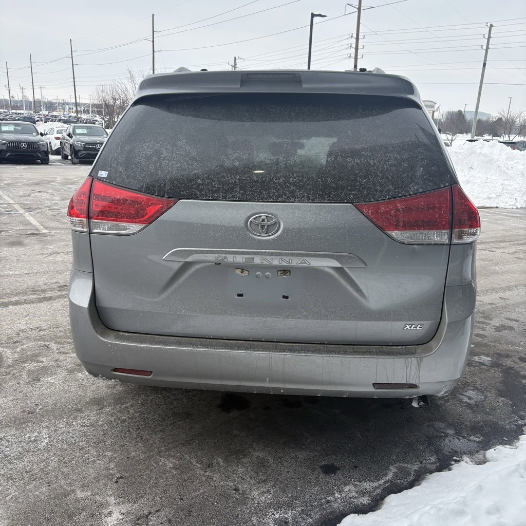 Used 2014 Toyota Sienna XLE image 4