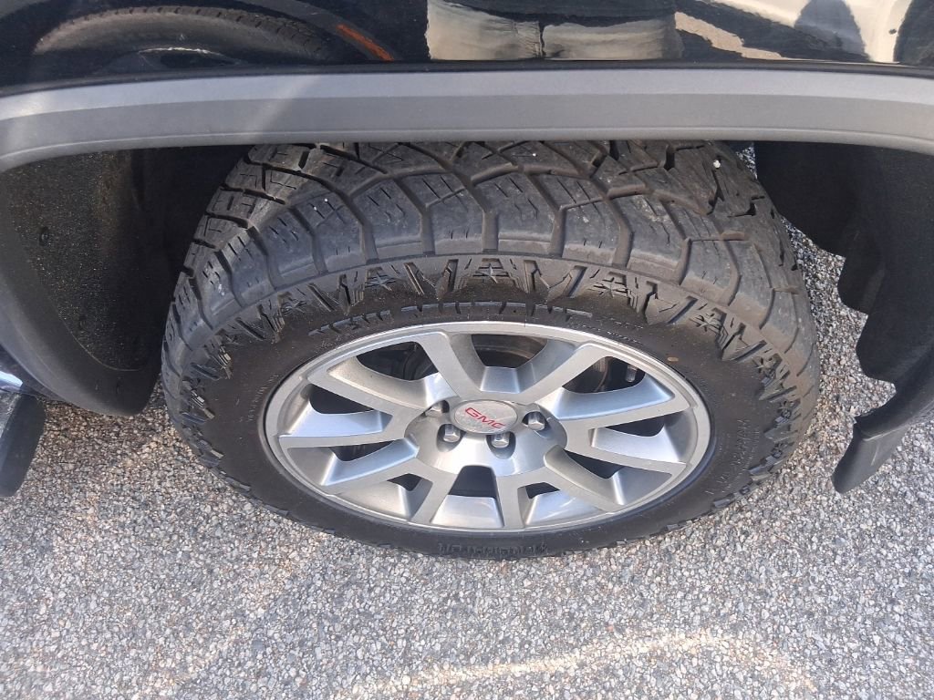 Used 2015 GMC Sierra 1500 Denali w/ Driver Alert Package AWD/4WD image 4