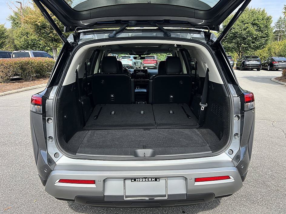 Certified 2024 Nissan Pathfinder SL w/ SL Premium Package FWD image 15