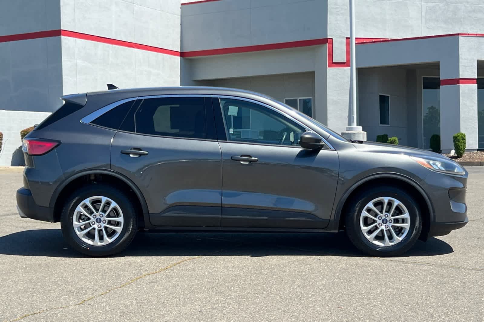 Used 2020 Ford Escape SE FWD image 6