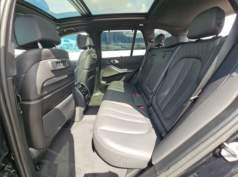 Used 2022 BMW X5 xDrive45e w/ M Sport Package AWD/4WD image 4
