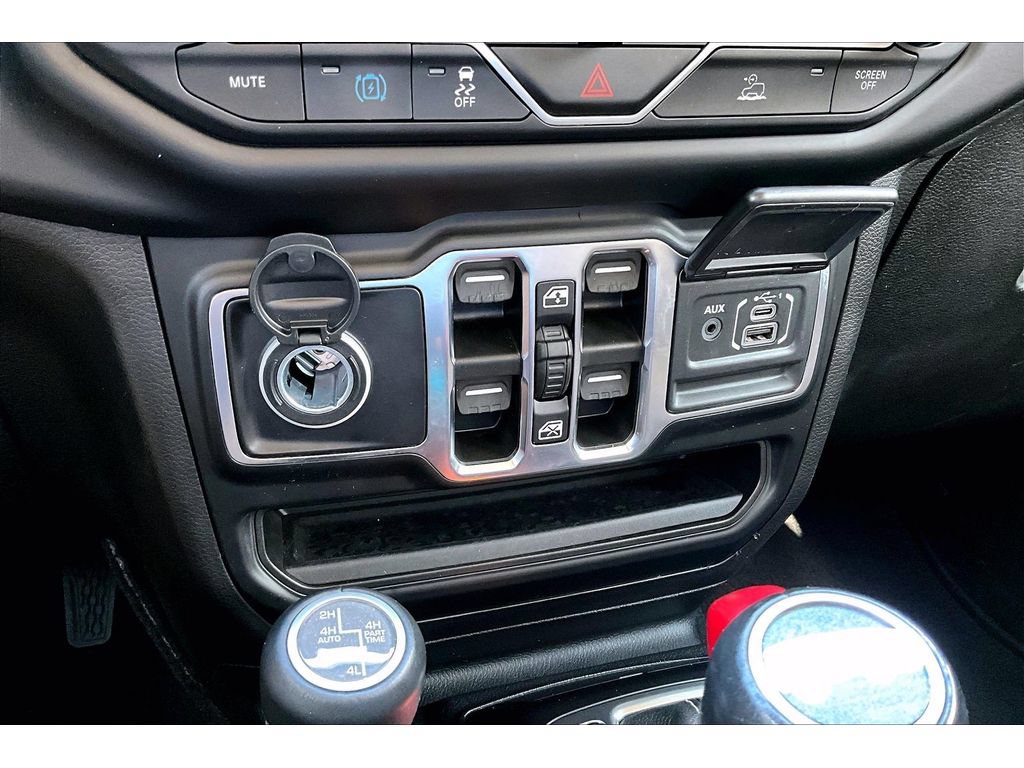 Used 2022 Jeep Wrangler Unlimited Sahara w/ Cold Weather Group AWD/4WD image 27