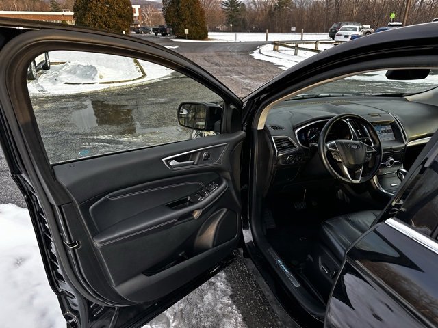 Used 2018 Ford Edge Titanium image 21