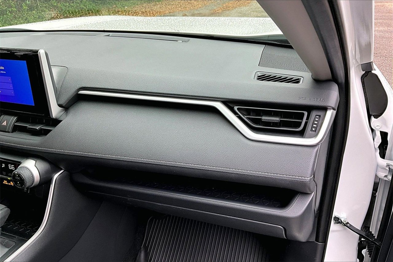 Used 2025 Toyota RAV4 XLE image 23