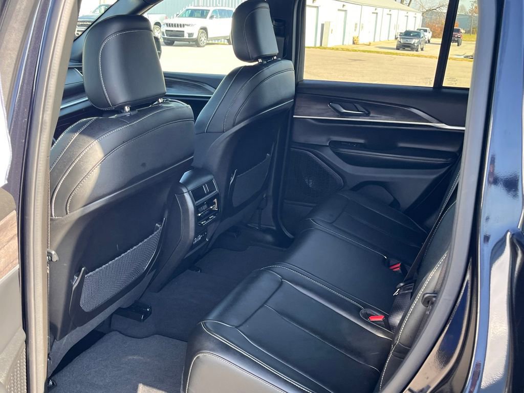 Used 2024 Jeep Grand Cherokee Limited image 19