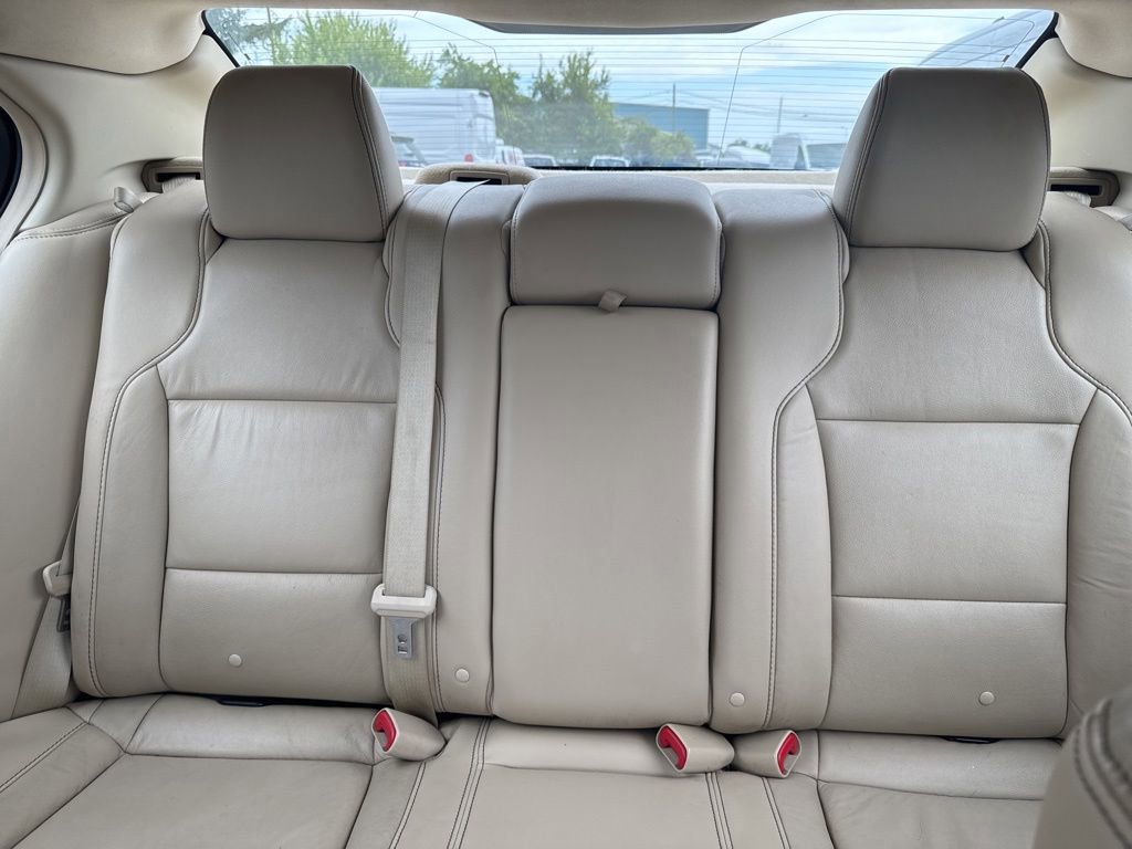 Used 2016 Ford Taurus SEL FWD image 23