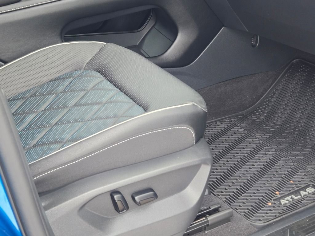 Used 2024 Volkswagen Atlas Cross Sport SEL Premium R-Line image 36