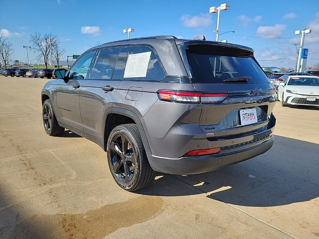 Used 2025 Jeep Grand Cherokee Altitude AWD/4WD image 7