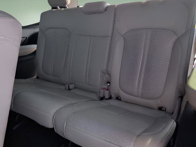 Used 2025 Jeep Wagoneer 4WD image 18