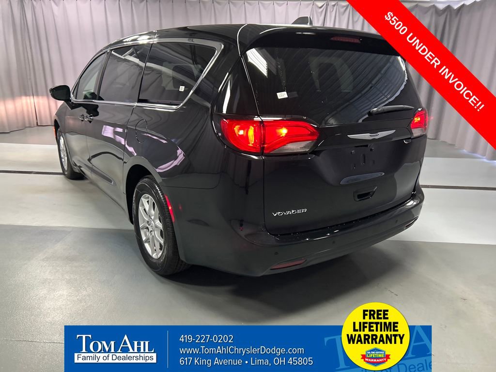 New 2026 Chrysler Voyager LX image 5