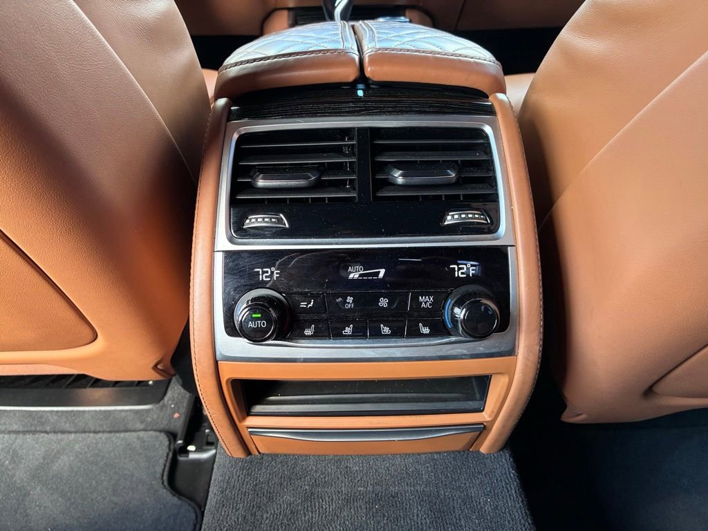 Used 2022 BMW 750i xDrive w/ Luxury Rear Seating Package AWD/4WD image 14