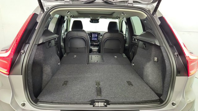 New 2026 Volvo XC40 B5 Plus w/ Protection Package Premier AWD/4WD image 41