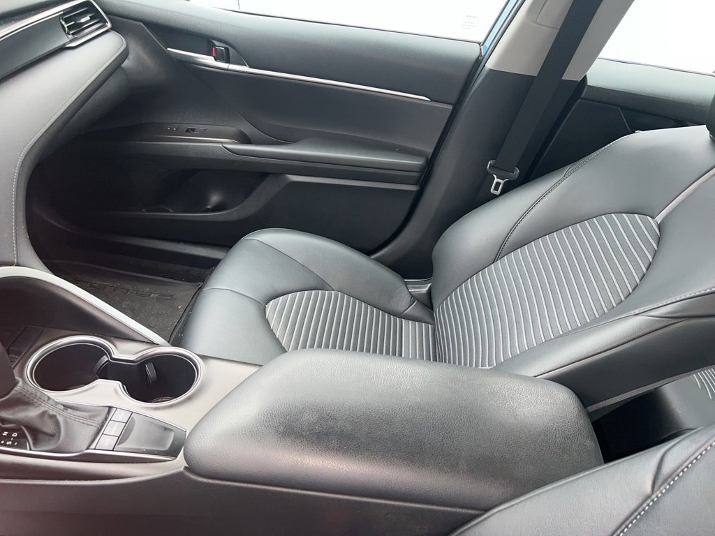 Used 2023 Toyota Camry SE image 4
