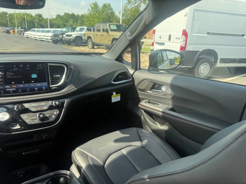 New 2027 Chrysler Pacifica Select FWD image 42