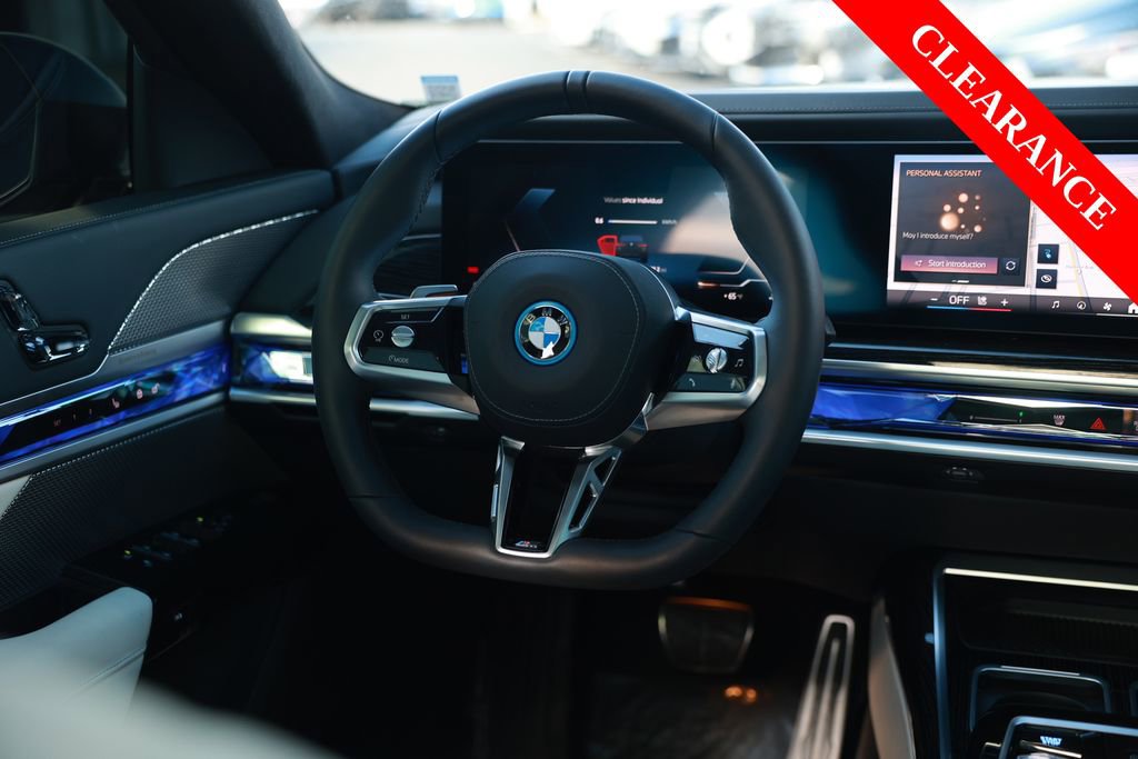 Used 2025 BMW i7 xDrive60 w/ Executive Package AWD/4WD image 28