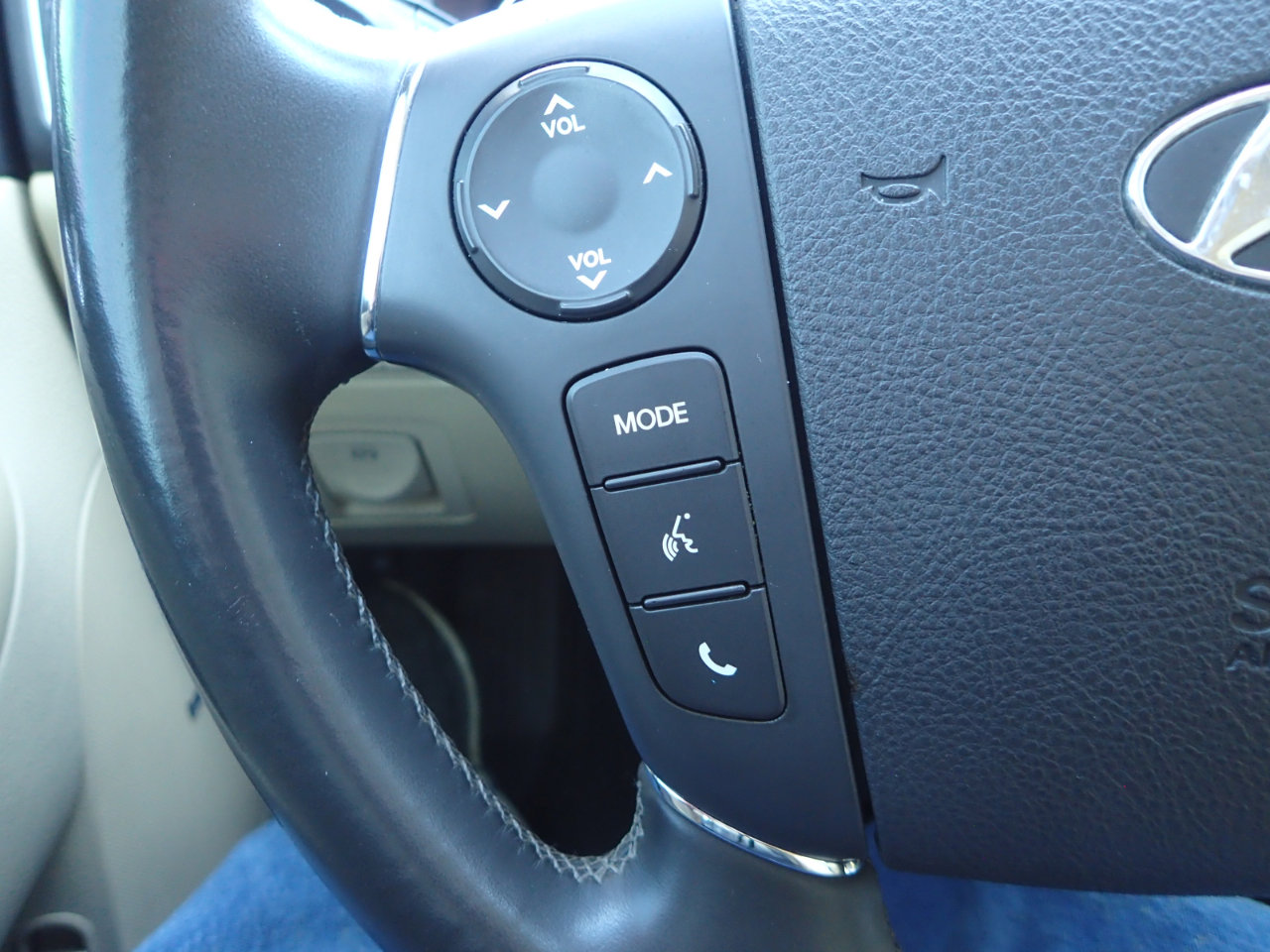 Used 2011 Hyundai Genesis 4.6 image 16