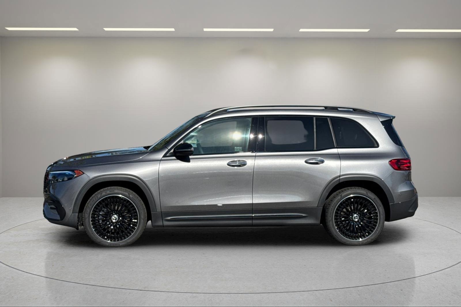 Used 2024 Mercedes-Benz EQB 300 4MATIC image 7