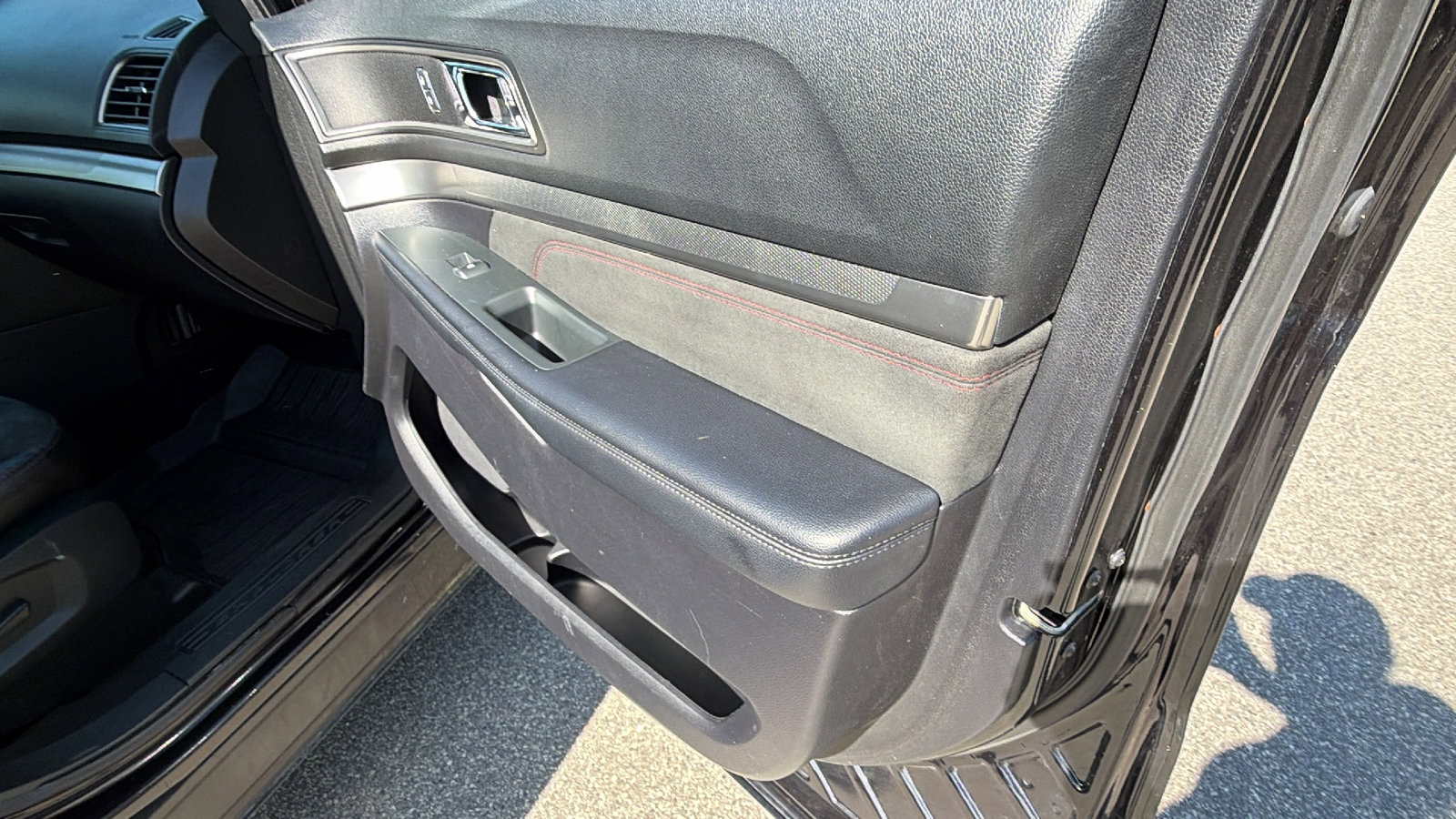 Used 2019 Ford Explorer XLT w/ Equipment Group 202A image 18