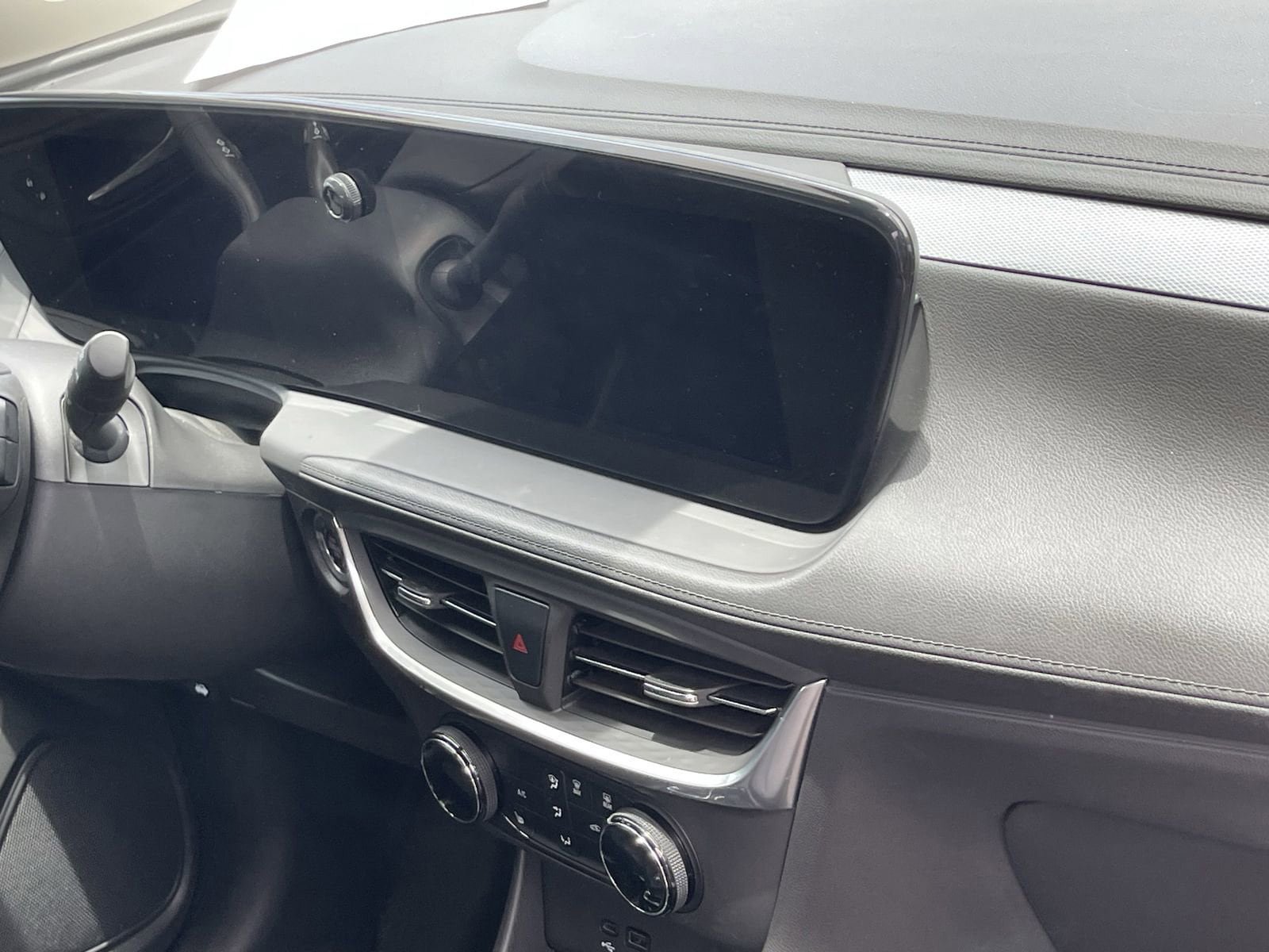 Certified 2024 Buick Encore GX Preferred w/ Comfort Package FWD image 6