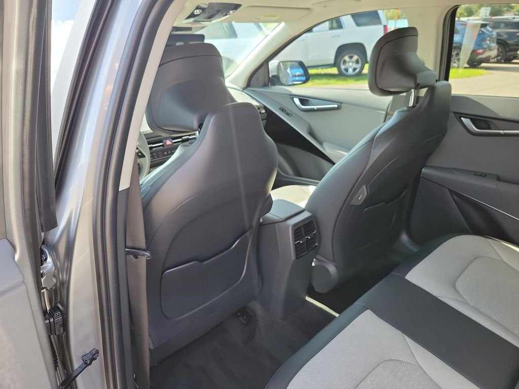 New 2026 Kia Niro SX Touring FWD image 17