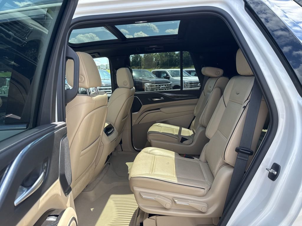 Used 2021 Cadillac Escalade Premium Luxury w/ Performance Package image 15