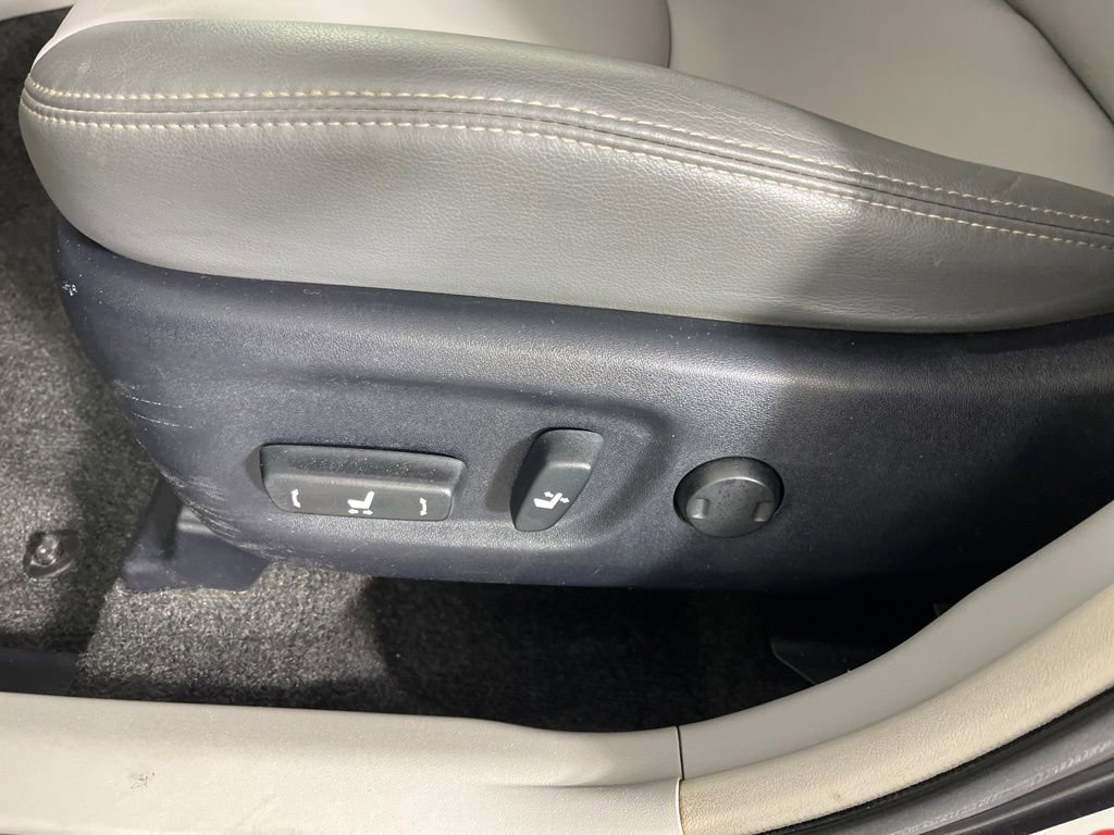 Used 2015 Toyota Prius V Four FWD image 30