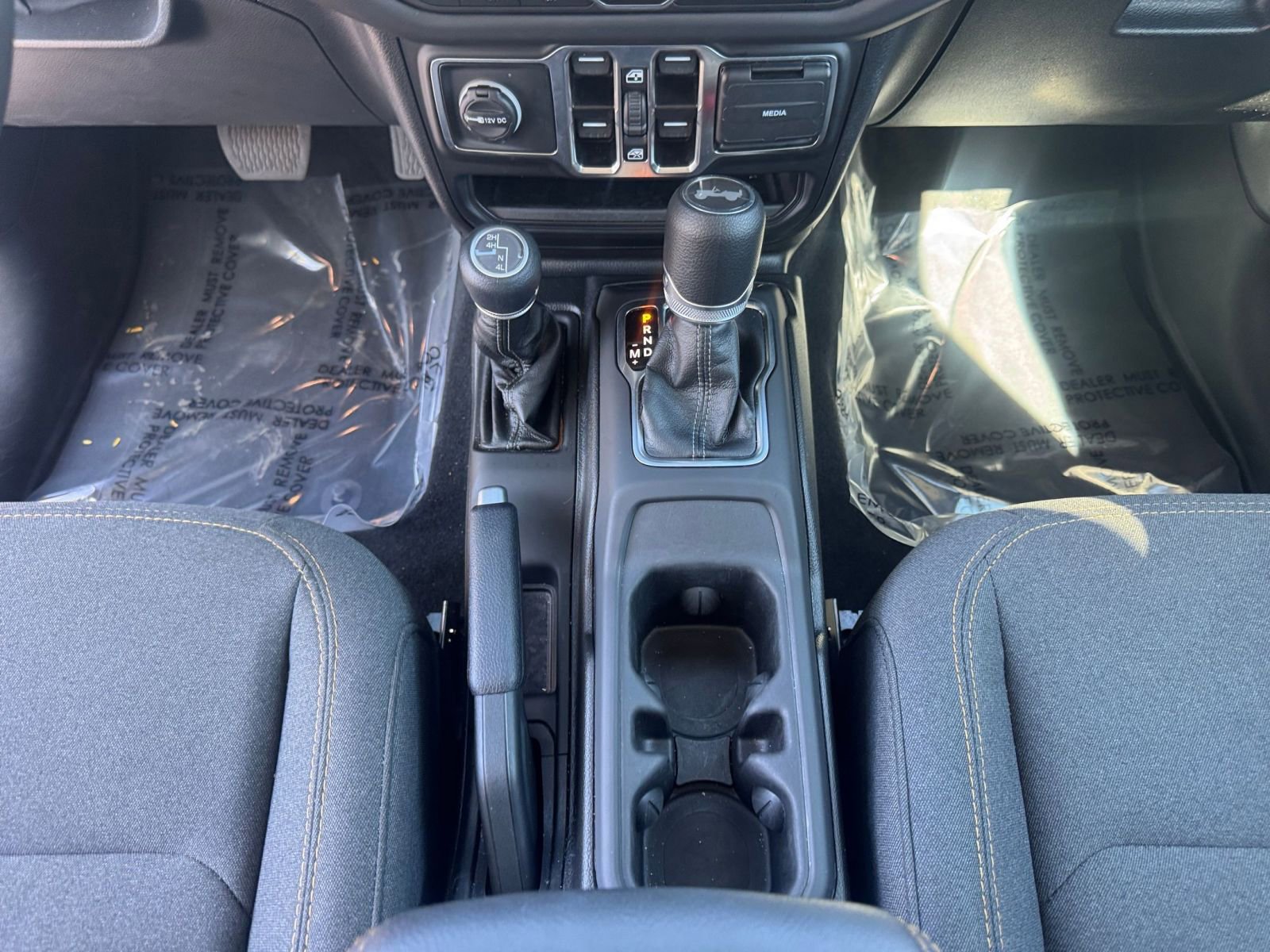 Used 2025 Jeep Wrangler Sahara image 40